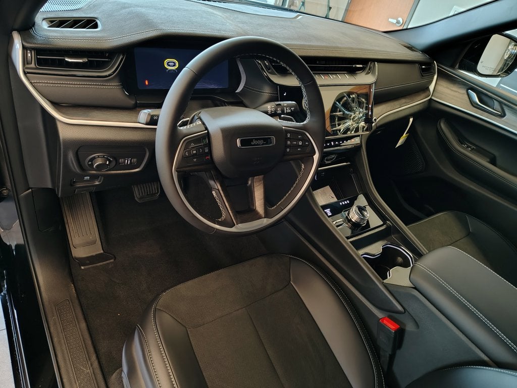 2027 Jeep Grand Cherokee L Laredo Altitude