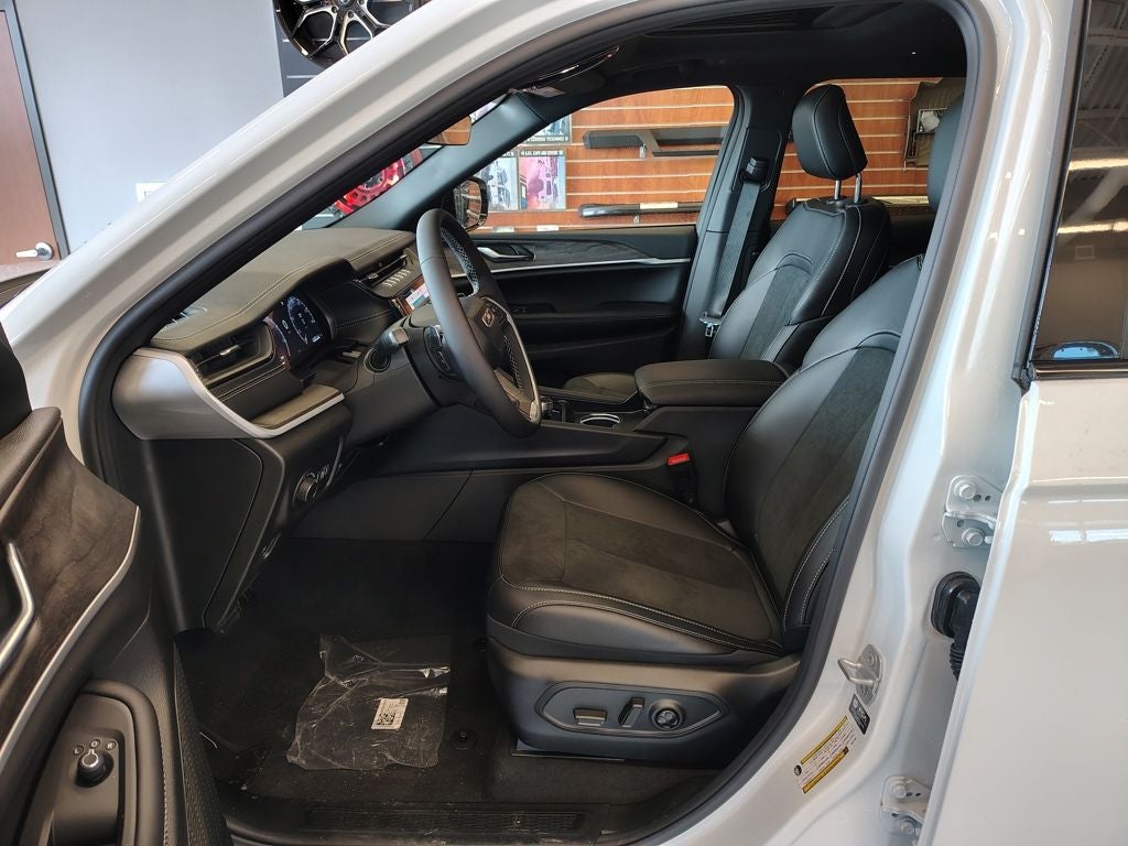 2026 Jeep Grand Cherokee L Laredo Altitude