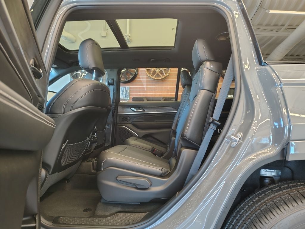 2027 Jeep Grand Cherokee L Limited Reserve