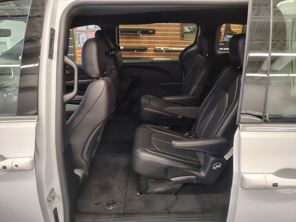 2026 Chrysler Voyager LX