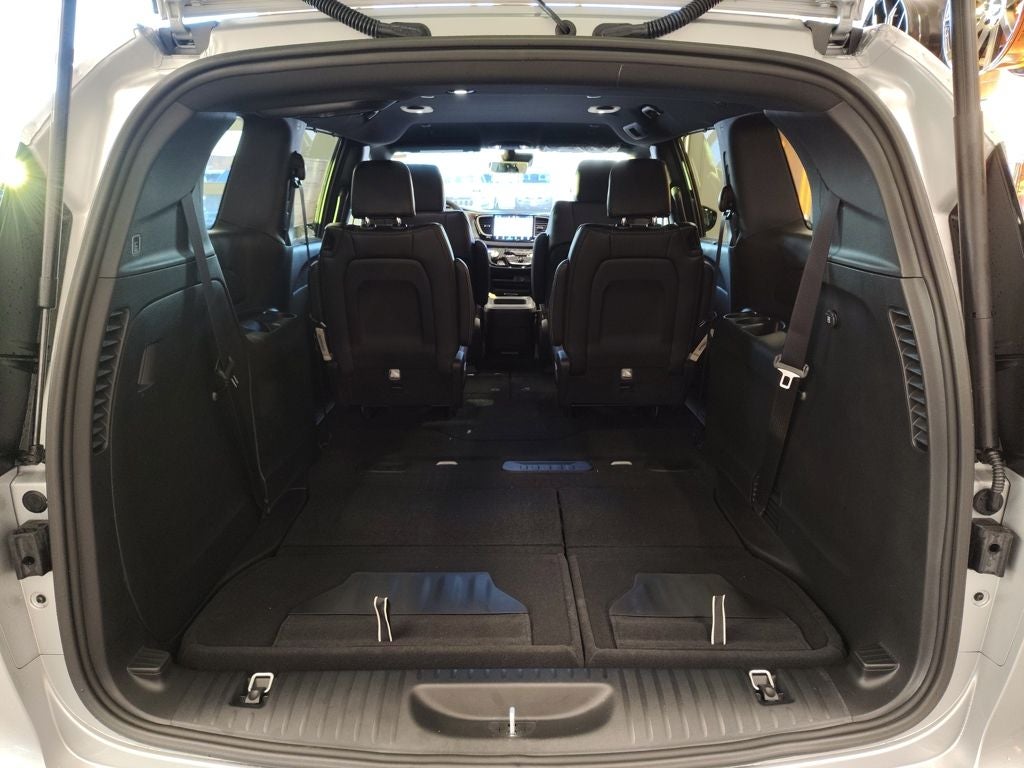 2026 Chrysler Voyager LX