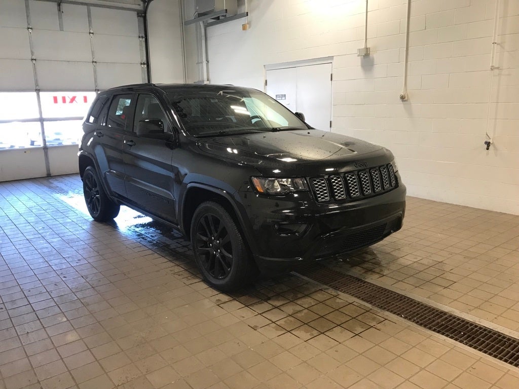 Used 2019 Jeep Grand Cherokee Altitude with VIN 1C4RJFAG1KC527209 for sale in Buffalo, Minnesota