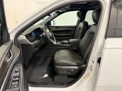 2026 Jeep Grand Cherokee Laredo Altitude