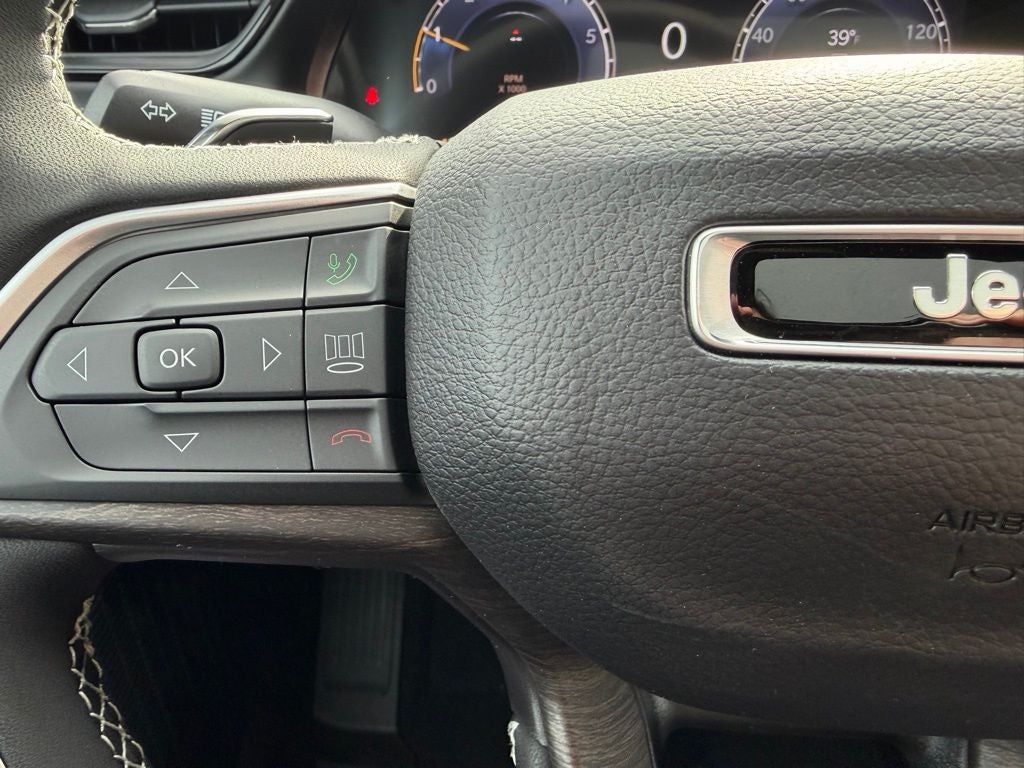 2026 Jeep Grand Cherokee Laredo Altitude