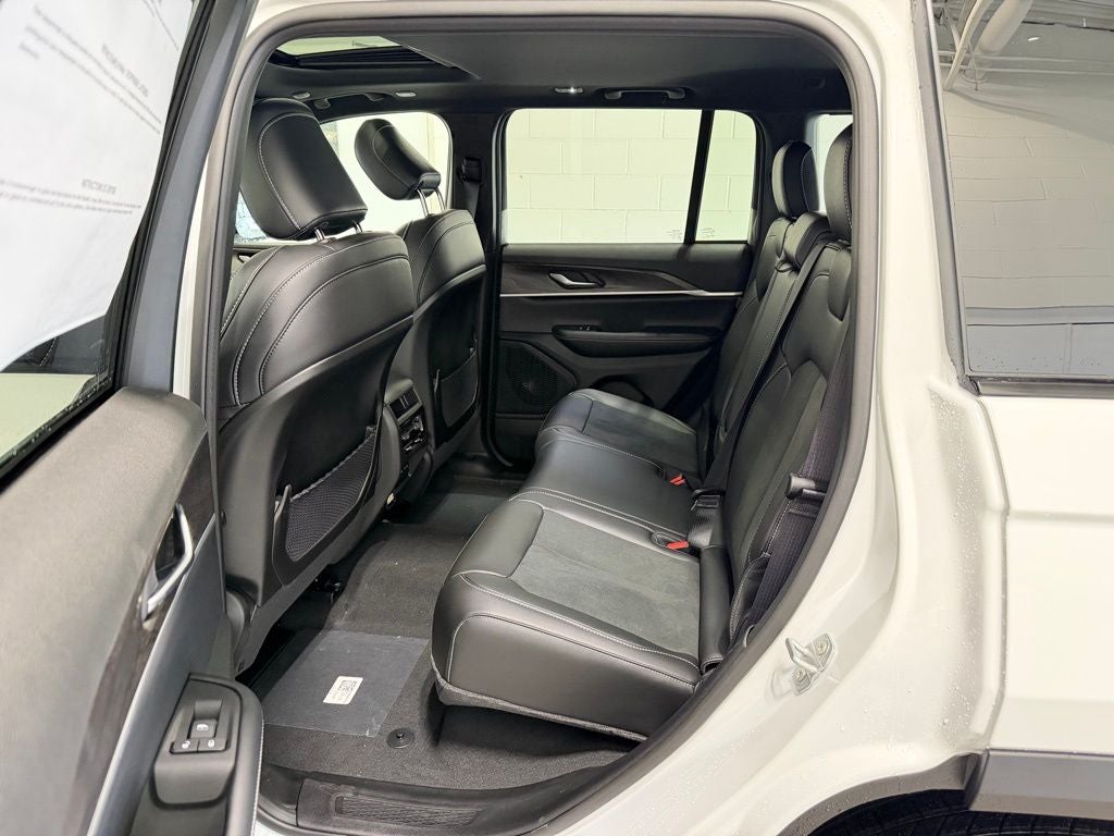 2026 Jeep Grand Cherokee Laredo Altitude