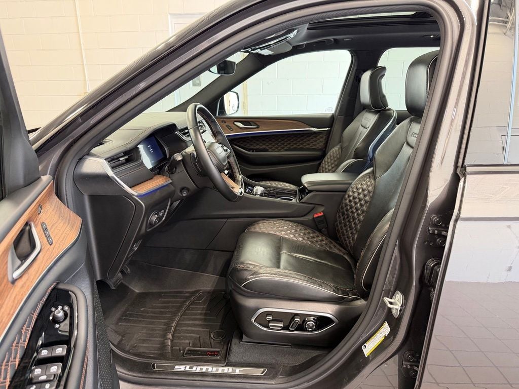 2023 Jeep Grand Cherokee Summit