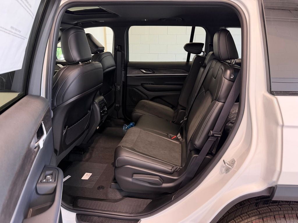 2026 Jeep Grand Cherokee L Laredo Altitude