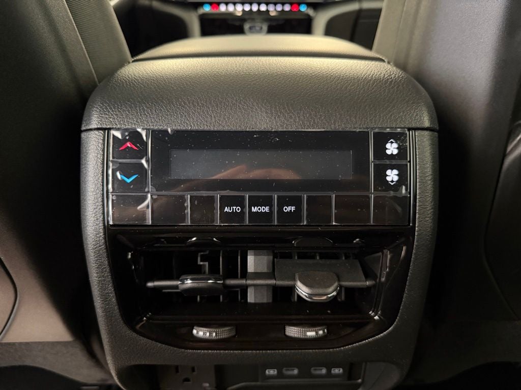 2026 Jeep Grand Cherokee L Laredo Altitude