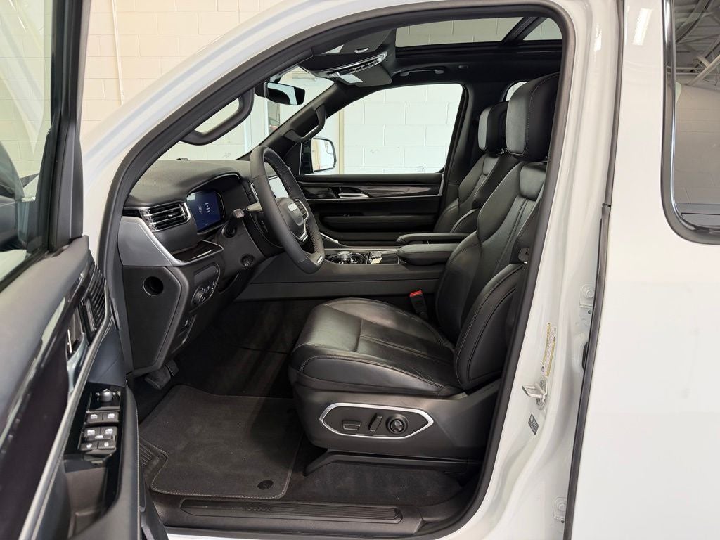 2024 Jeep Wagoneer Base