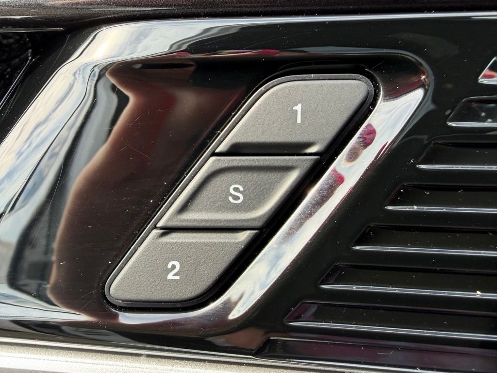 2024 Jeep Wagoneer Base