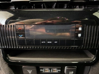 2024 Jeep Wagoneer Base