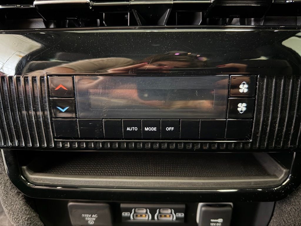2024 Jeep Wagoneer Base