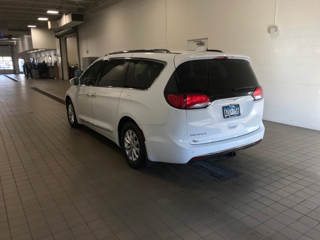 Used 2018 Chrysler Pacifica Touring L with VIN 2C4RC1BG1JR274992 for sale in Buffalo, Minnesota