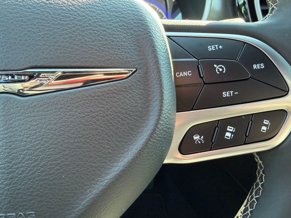 2025 Chrysler Pacifica Select