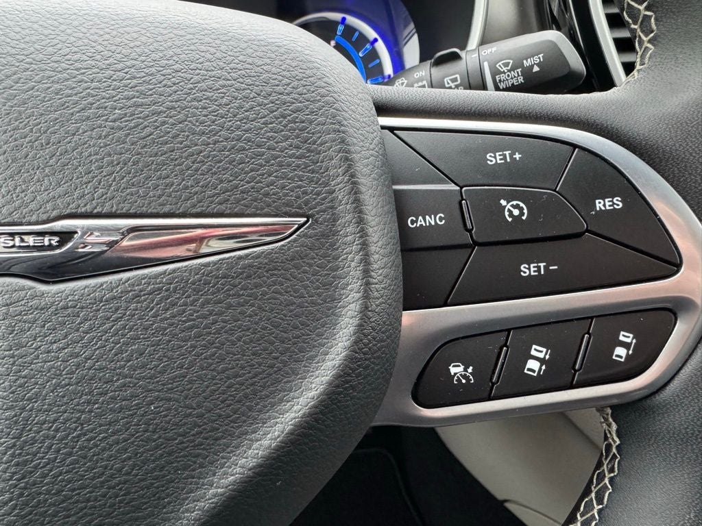 2024 Chrysler Pacifica Hybrid Select
