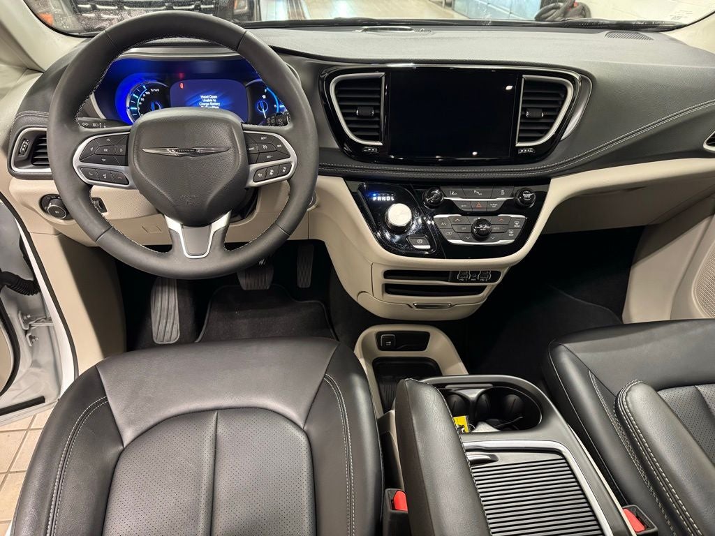 2024 Chrysler Pacifica Hybrid Select