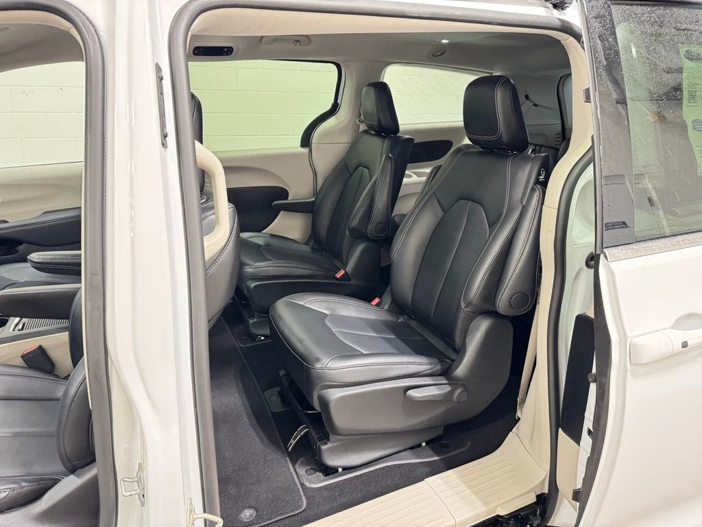 2024 Chrysler Pacifica Hybrid Select