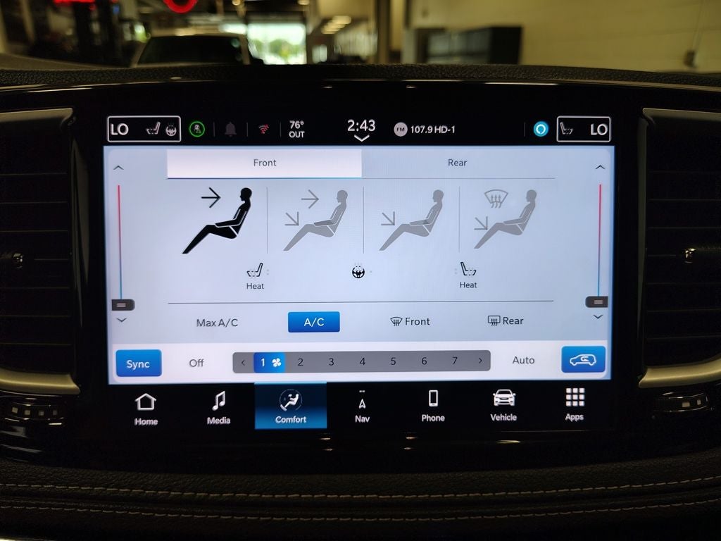 2024 Chrysler Pacifica Hybrid Select