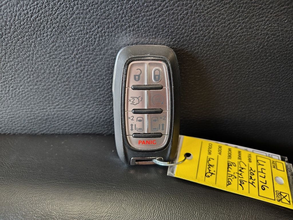 2024 Chrysler Pacifica Hybrid Select