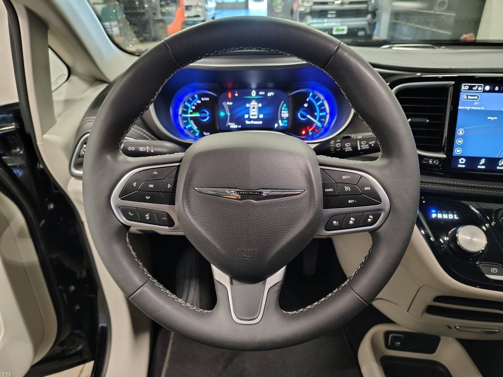 2024 Chrysler Pacifica Hybrid Select