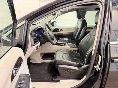 2023 Chrysler Pacifica Hybrid Limited