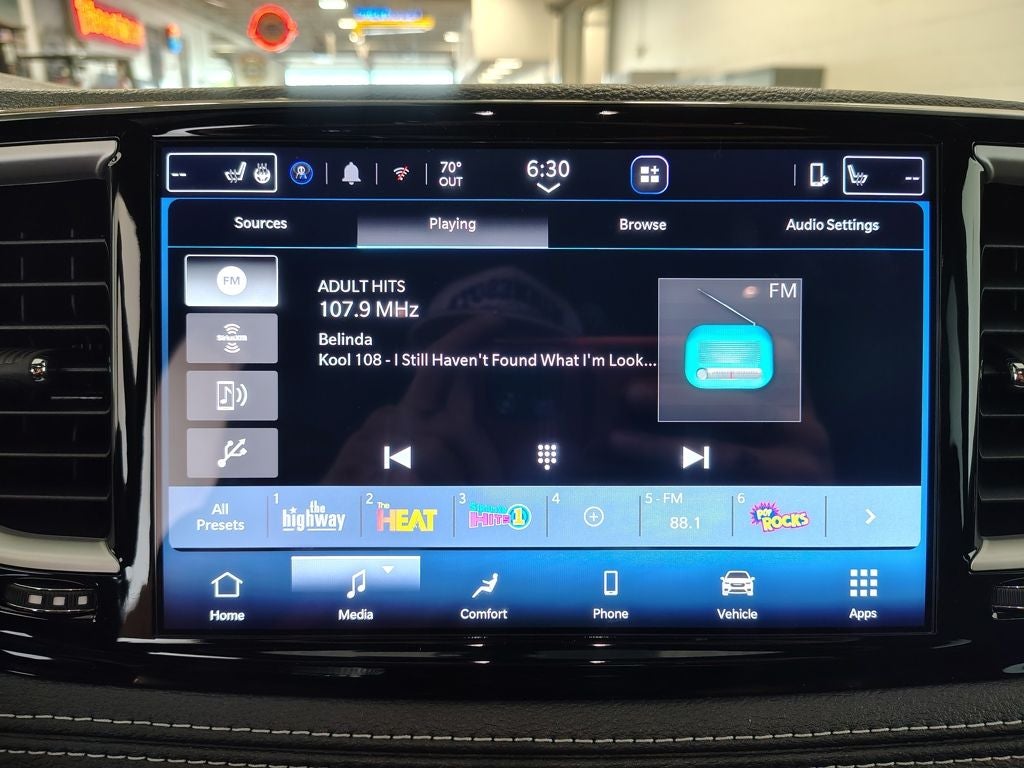 2027 Chrysler Pacifica Select