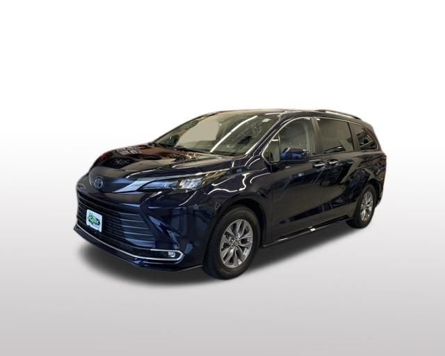 2024 Toyota Sienna XLE 8 Passenger