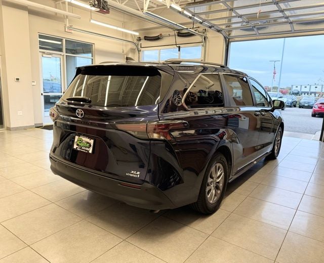 2024 Toyota Sienna XLE 8 Passenger